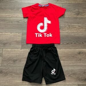 Tik Tok Kid’s 2 Piece Set Red T Shirt & Black Shorts With Pockets Size‎ 8/10